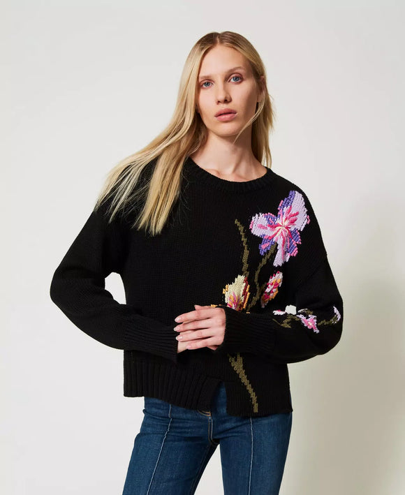 TWS-251TP3591 BLACK FLORAL KNIT TOP